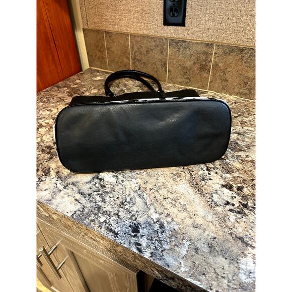 Guess Purse - Picture 8 of 8